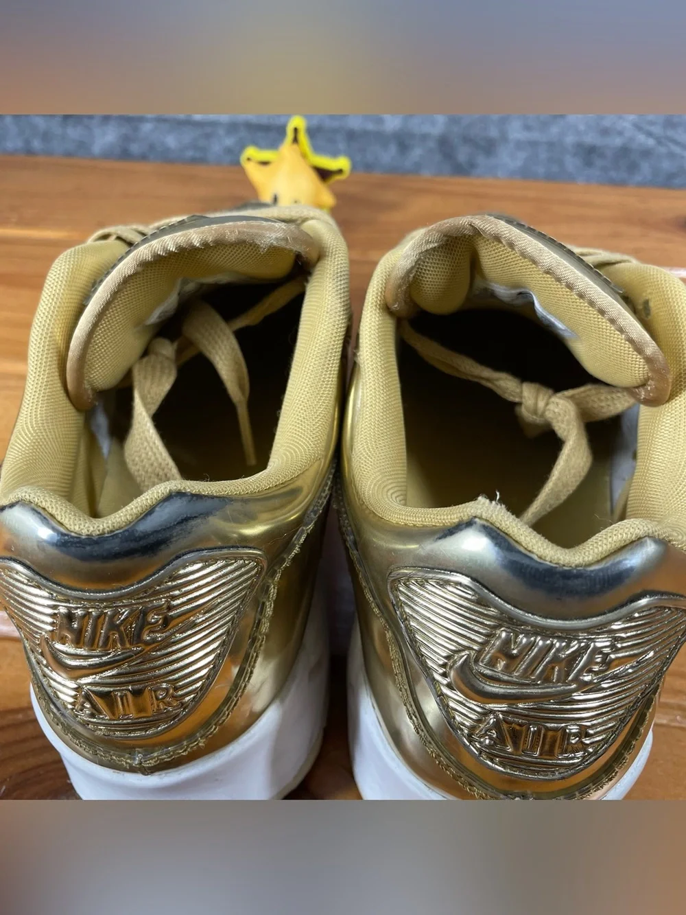 Nike Air Max 90 SP Womens Size 8.5 Metallic Gold Sneakers (CQ6639-700) FLAWS